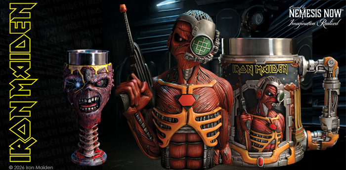 Die Iron Maiden Kollektion von Nemesis Now enthält einen Krug, ein Schnapsglas, eine Schachtel, eine Geldbörse, eine Brieftasche und kristallklare Bilder.